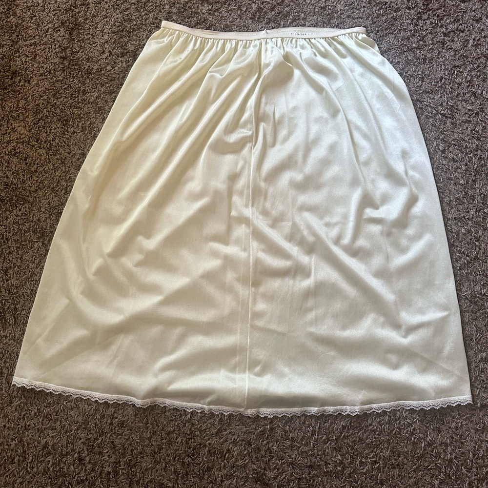 Vintage comfort choice Elegant yellow/green slip Skirt